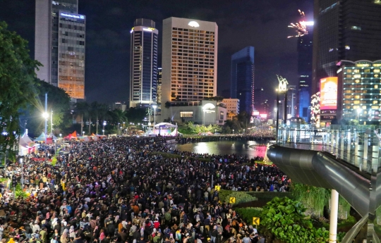 Saat Ribuan Warga Tumpah Ruah di HI Rayakan Tahun Baru 2023