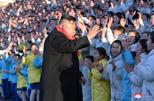 Kedekatan Kim Jong-un Bersama Bibit-Bibit Masa Depan Korea Utara