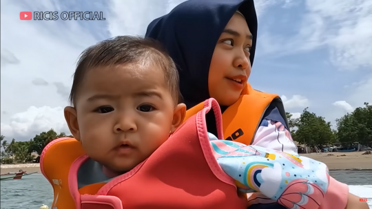 6 Momen Ria Ricis Ajak Baby Moana Naik Jetski di Bali, Ekspresinya Lucu & Bikin Gemas