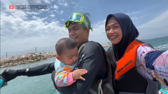 6 Momen Ria Ricis Ajak Baby Moana Naik Jetski di Bali, Ekspresinya Lucu & Bikin Gemas