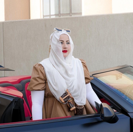 Potret Tasyi Athasyia Liburan Mewah di Dubai, Vibes Sultan saat Naik Super Car