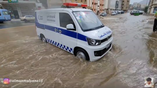 Diterjang Hujan Deras, Ini Potret Kota Mekkah di Terjang Banjir Bandang yang Mencekam