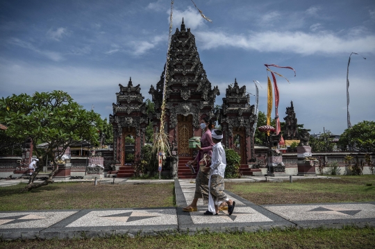 Khidmat Umat Hindu Rayakan Galungan