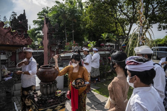 Khidmat Umat Hindu Rayakan Galungan