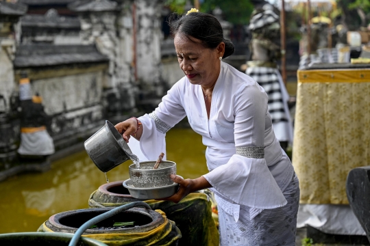 Khidmat Umat Hindu Rayakan Galungan