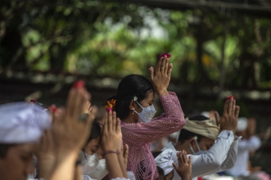 Khidmat Umat Hindu Rayakan Galungan