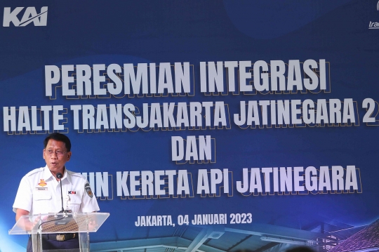 Jembatan Penghubung Halte Transjakarta dan Stasiun Jatinegara Resmi Beroperasi