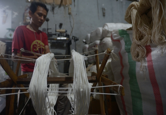 Geliat Industri Pemintal Benang di Sudut Jakarta