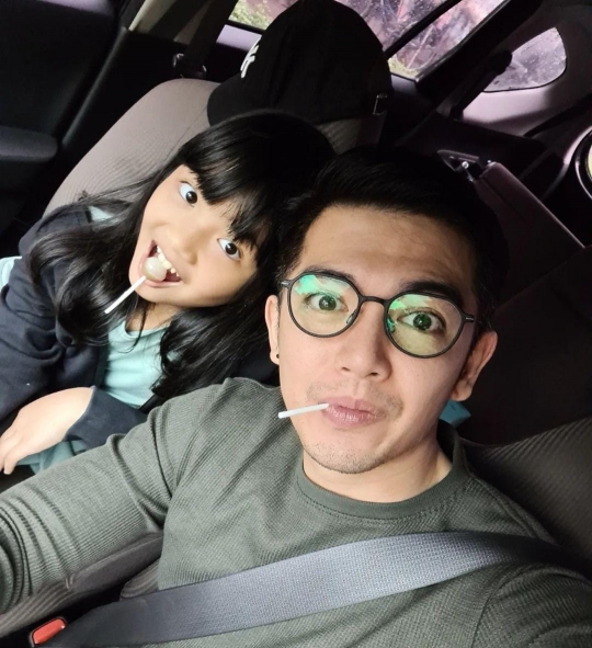 Dijuluki Duda Keren, Intip Momen Manis Nicky Tirta Bareng Putri Cantiknya