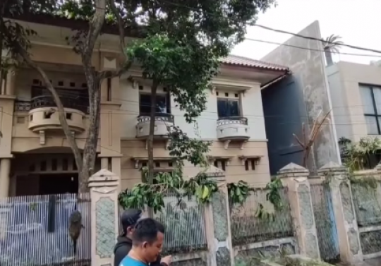 Kondisi Rumah Besar Ibu Eny 11 Tahun Tanpa Listrik, Disiram Damkar Kini Nampak Bersih