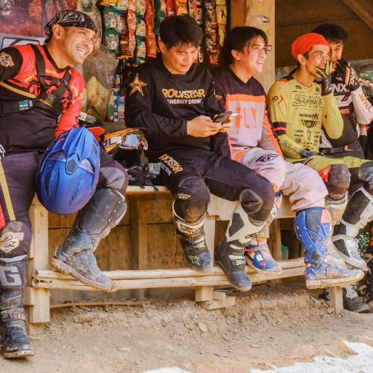 Deretan Foto Billy Syahputra 'Ngetrail' Naik Motor Kesayangan, Aksinya Keren Banget!