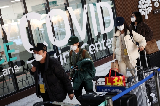 Waspada Lonjakan Covid-19, Korea Selatan Perketat Kedatangan Pelancong Asal China