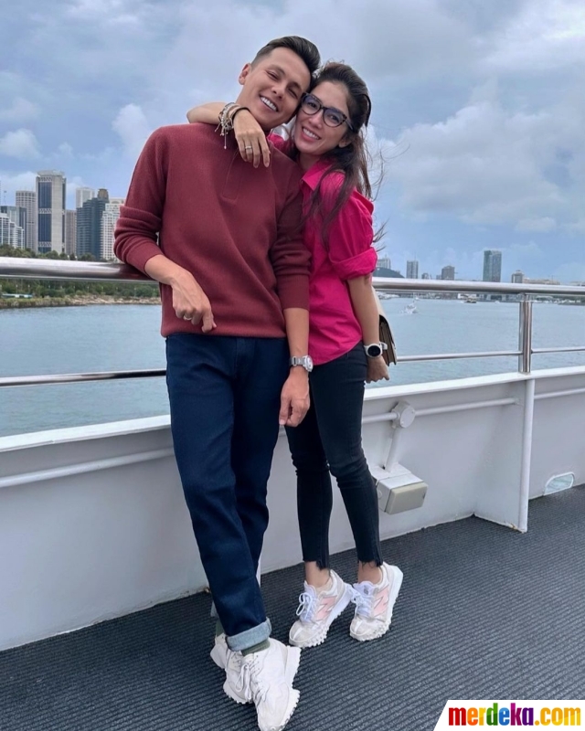 Foto : Liburan di Australia, Intip Deretan Momen Mesra Ussy dan Andhika Pratama | merdeka.com