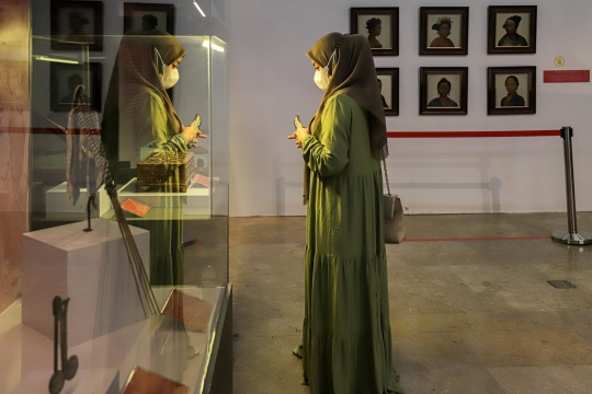 Melihat Pameran The Truth Inside You: Alunan Kisah Tentang Perempuan