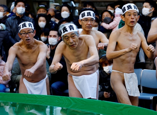 Melihat Tradisi Memurnikan Jiwa Orang Jepang yang Penuh Harapan