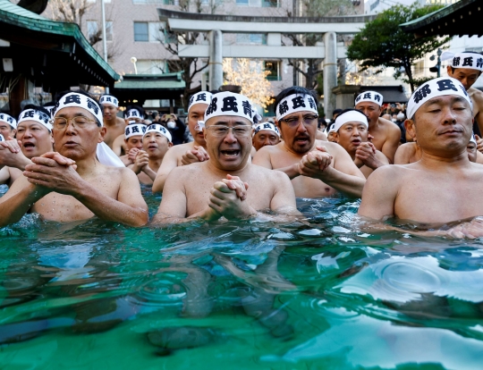 Melihat Tradisi Memurnikan Jiwa Orang Jepang yang Penuh Harapan