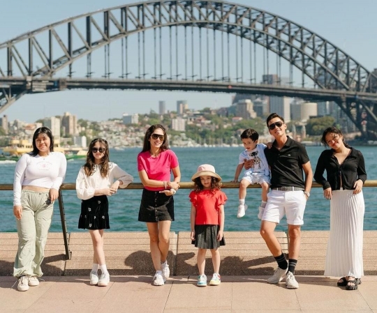 10 Potret Anak-anak Ussy & Andhika di Australia, Elea Cantik Dipuji Bak Artis Korea