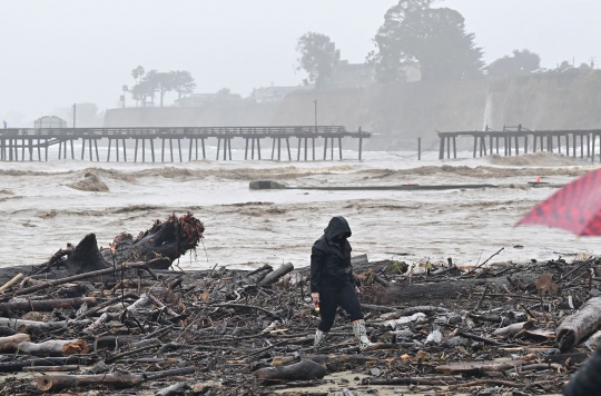 Terjangan Badai Bom Hantam California, Picu Banjir dan Tewaskan 12 Orang