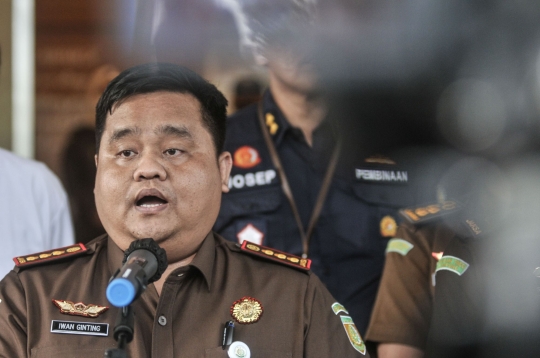 Wajah Teddy Minahasa dkk Usai Resmi Jadi Tahanan Kejari Jakarta Barat