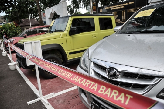 Wajah Teddy Minahasa dkk Usai Resmi Jadi Tahanan Kejari Jakarta Barat