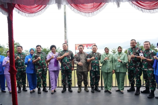 Potret Gahar Prajurit TNI Berkacamata Pose Bareng Laksamana Yudo & Jenderal Listyo