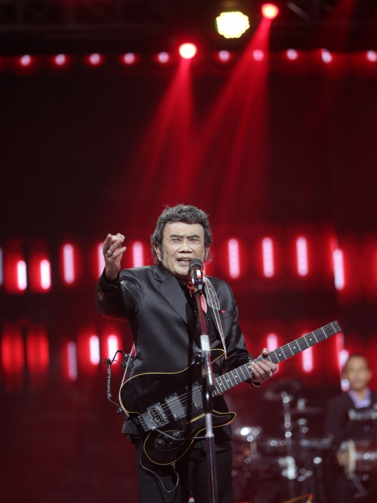 Heboh Aksi Rhoma Irama Nyanyikan Lagu BTS di HUT ke-28 Indosiar