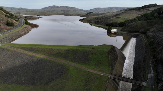 Penampakan Waduk Kering di California Mendadak Penuh Lagi Akibat Cuaca Ekstrem