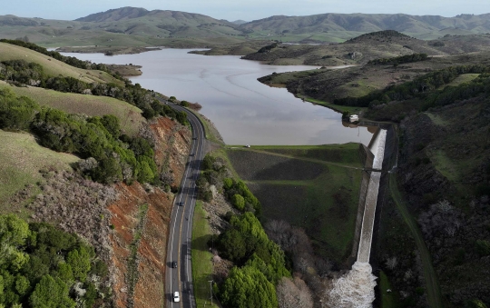 Penampakan Waduk Kering di California Mendadak Penuh Lagi Akibat Cuaca Ekstrem