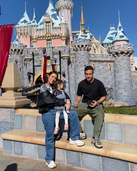 5 Tahun Usia Pernikahan, Ini Deretan Foto Raisa & Hamish Daud yang Makin Romantis