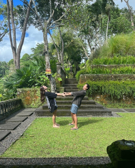 5 Tahun Usia Pernikahan, Ini Deretan Foto Raisa & Hamish Daud yang Makin Romantis
