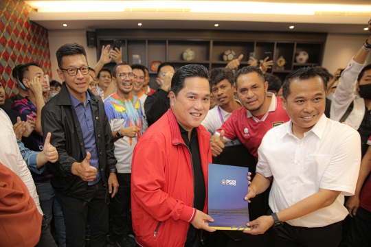 Didukung Kaesang hingga Raffi Ahmad, Begini Momen Erick Thohir Daftar Ketum PSSI