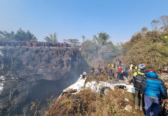 Pesawat 72 Penumpang Jatuh dan Hangus Terbakar di Nepal