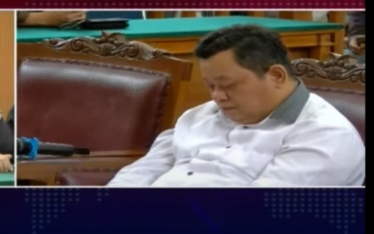 Begini Ekspresi Kuat Maruf Dituntut 8 Tahun Bui, Tertunduk Lesu Hingga Usap Air Mata