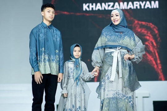 Tinggi & Ganteng, Ini 5 Potret Keanu Massaid Anak Angelina Sondakh jadi Model Catwalk