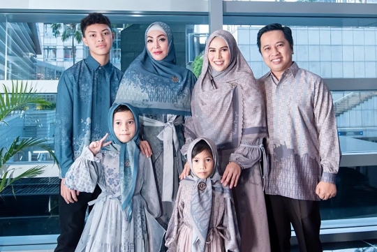 Tinggi & Ganteng, Ini 5 Potret Keanu Massaid Anak Angelina Sondakh jadi Model Catwalk