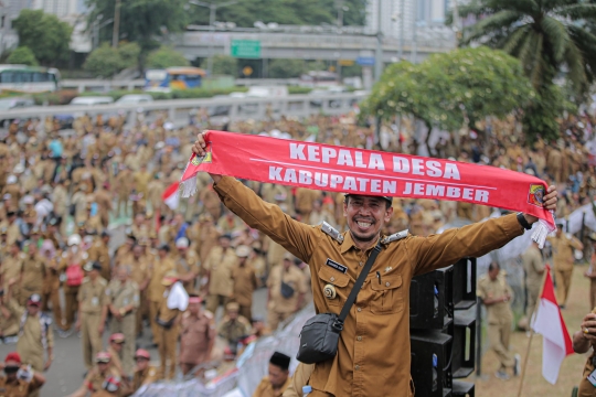 Ribuan Kepala Desa Geruduk Gedung DPR RI Tuntut Masa Jabatan Diperpanjang