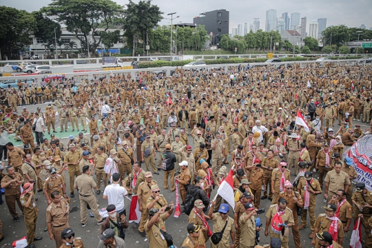 Ribuan Kepala Desa Geruduk Gedung DPR RI Tuntut Masa Jabatan Diperpanjang