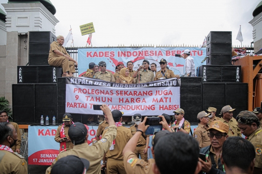 Ribuan Kepala Desa Geruduk Gedung DPR RI Tuntut Masa Jabatan Diperpanjang