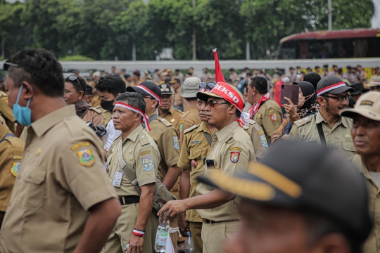 Ribuan Kepala Desa Geruduk Gedung DPR RI Tuntut Masa Jabatan Diperpanjang