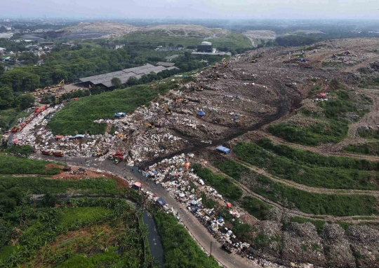 Fasilitas Pengolahan Sampah di Bantargebang Beroperasi pada Februari 2023