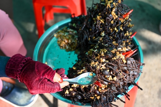 Tarantula Goreng, Kuliner Ekstrem Bernutrisi yang Populer di Kamboja