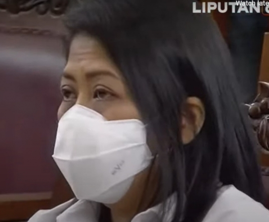 Ekspresi Putri Candrawathi Dituntut 8 Tahun Penjara, Tertunduk Lesu Mata Sendu