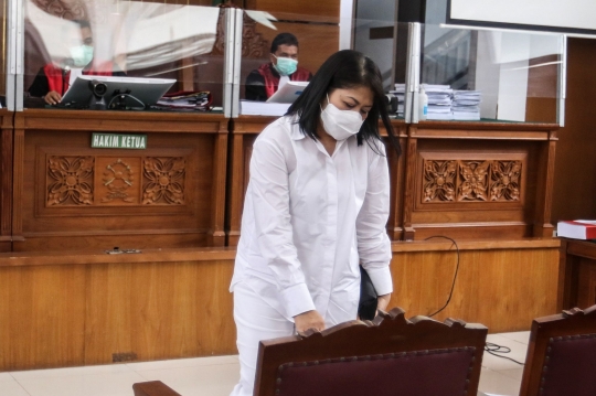 Momen Sidang Putri dari Meringankan hingga Lawan Tuntutan JPU 8 Tahun Bui via Pledoi