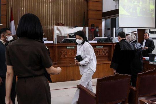 Momen Sidang Putri dari Meringankan hingga Lawan Tuntutan JPU 8 Tahun Bui via Pledoi