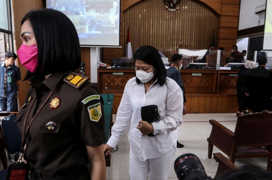 Momen Sidang Putri dari Meringankan hingga Lawan Tuntutan JPU 8 Tahun Bui via Pledoi