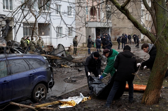 Potret Helikopter Jatuh di Ukraina yang Tewaskan 16 Orang, Termasuk Mendagri