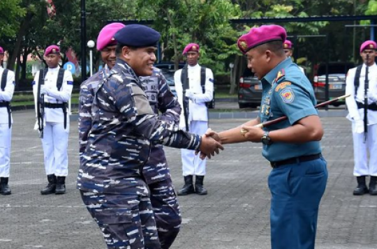 Kasal Muhammad Ali Kunjungi Sarang Petarung, Prajurit Marinir Beraksi Begini di Air