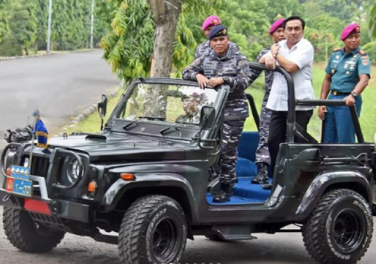 Kasal Muhammad Ali Kunjungi Sarang Petarung, Prajurit Marinir Beraksi Begini di Air