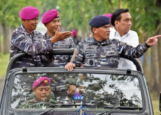 Kasal Muhammad Ali Kunjungi Sarang Petarung, Prajurit Marinir Beraksi Begini di Air