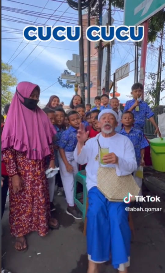 Intip Potret Terbaru Abah Qomar, Pelawak Senior yang Kini Jadi Food TikToker